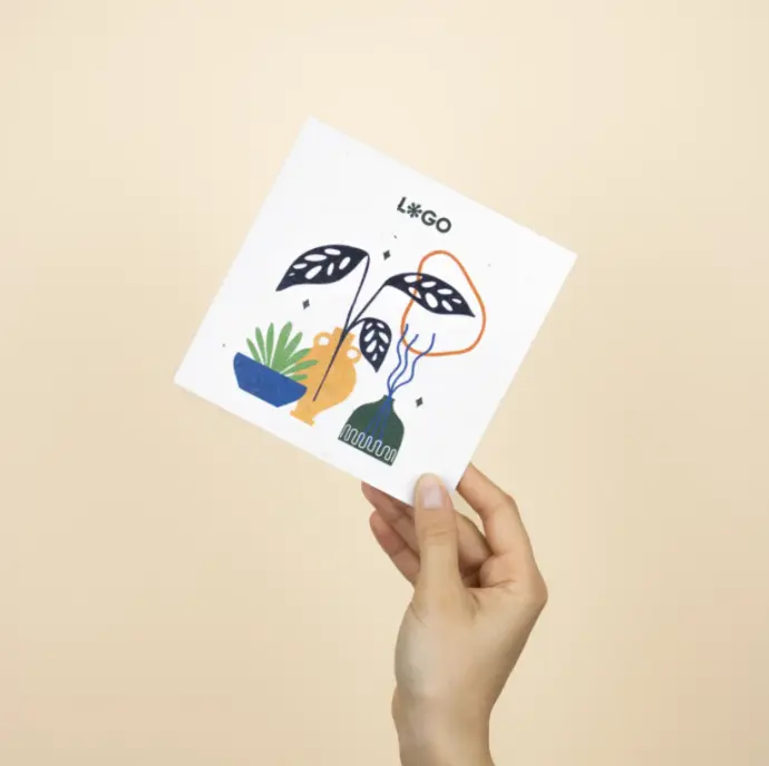 PAPIER À GRAINES : Carte pliante carrée. 14,5×14,5 cm.