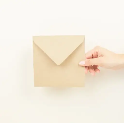 Sobre kraft cuadrado 15,5×15,5cm 